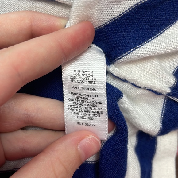 Express Women’s Cropped Sweater (5301) - Picture 6 of 6